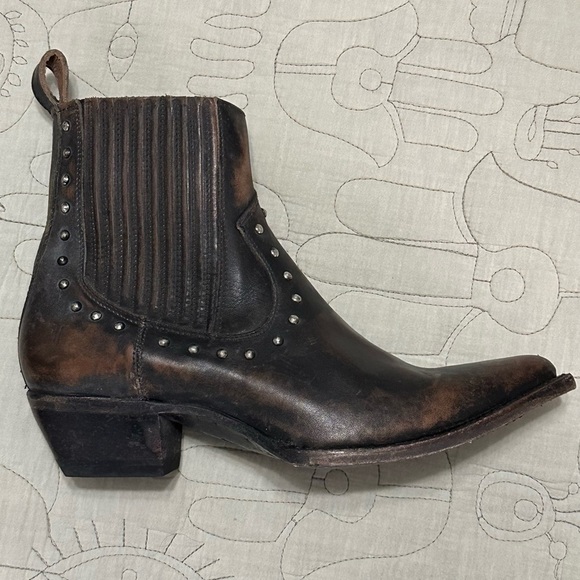 NIB Frye Sacha Stud Chelsea Boots 8.5 Black Western - Picture 1 of 9